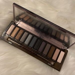 Urban Decay Smoky Palette